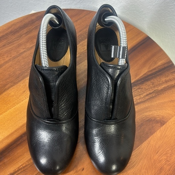 Frye Stella black soft leather slip on booties size 8 - Picture 7 of 11